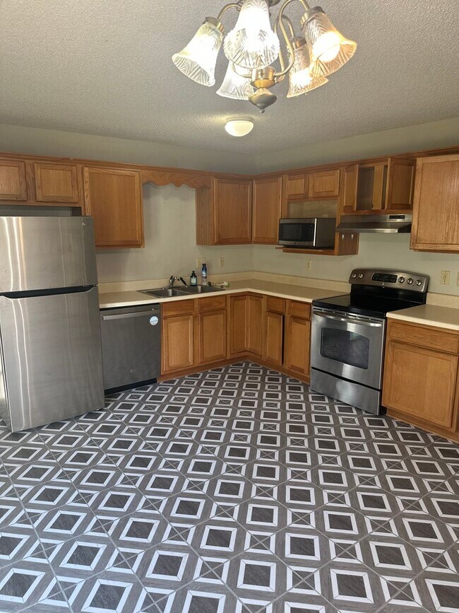 Building Photo - Move-in Ready!  3-Bed, 2-Bath Home in Bent...