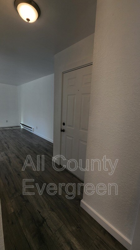 Building Photo - 540 Burnett Ave S