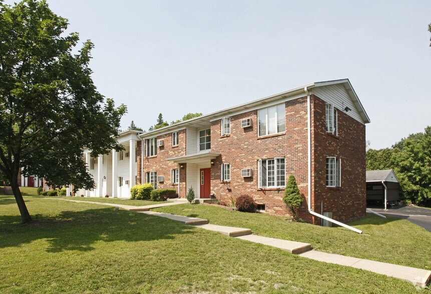 Primary Photo - Park Crest Apartments