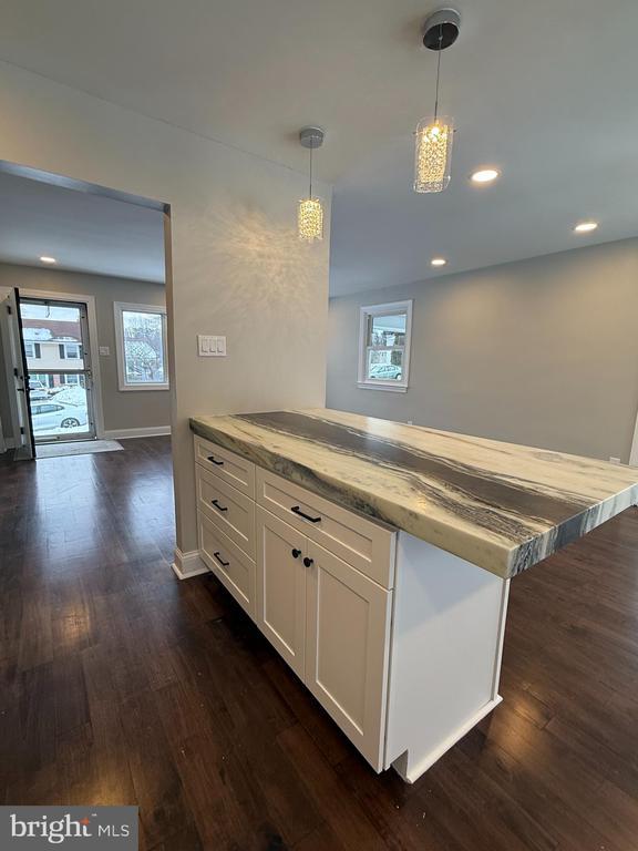 Building Photo - 41 Dorset Dr