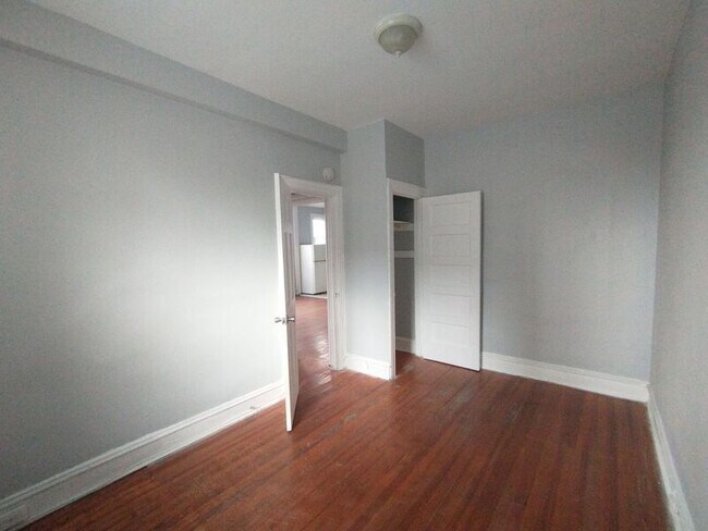 Building Photo - 307 Dolphin St