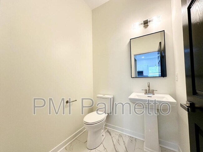 Building Photo - 1121 Zeigler St