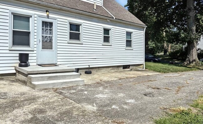 Building Photo - 312 Robinwood Ave