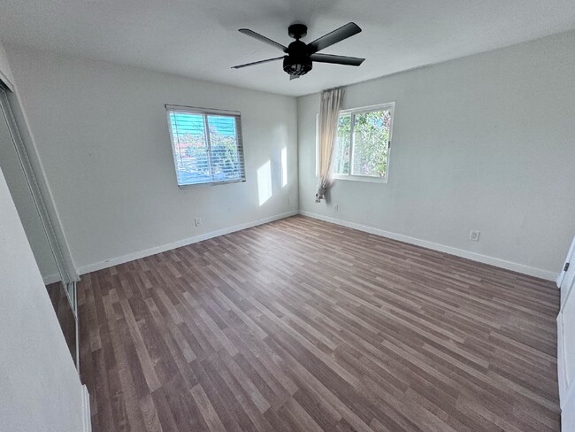 Building Photo - "Spacious 3-Bedroom Condo with 2 Full Bath...