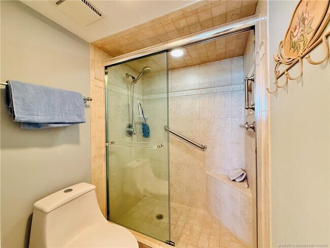 Building Photo - 10680 S Ocean Dr