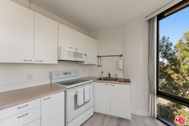Building Photo - 4316 Marina City Dr