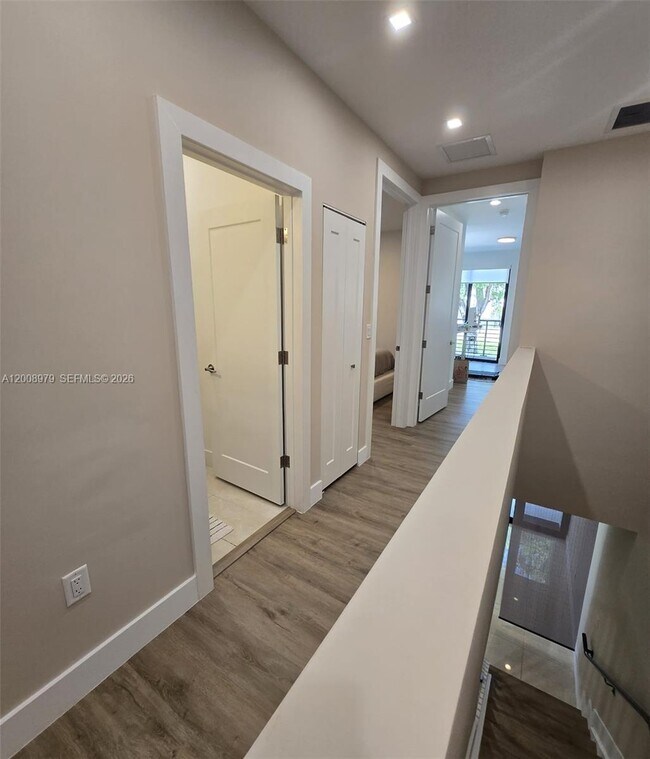 Building Photo - 5503 W Oak Wy