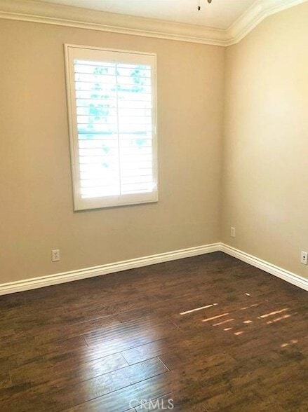 Building Photo - 243 Dewdrop