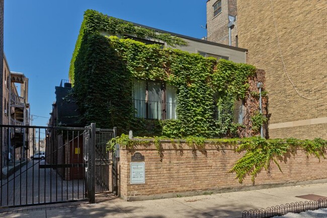 Building Photo - 1 bedroom in Chicago IL 60613