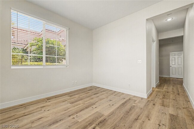 Building Photo - 571 Kavanagh Pl