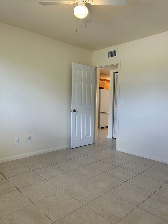Building Photo - Super Charming 2 Bed  Duplex