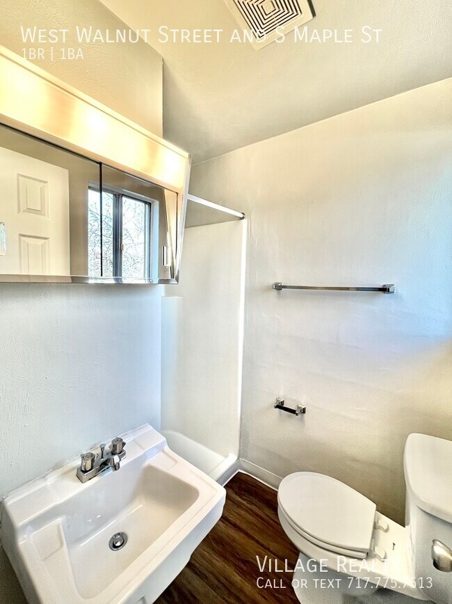 Building Photo - 86 W Walnut St