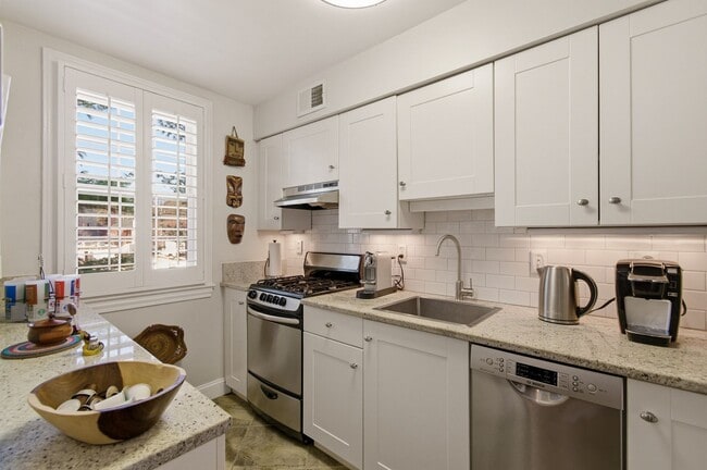 Building Photo - 2736 Ordway St NW