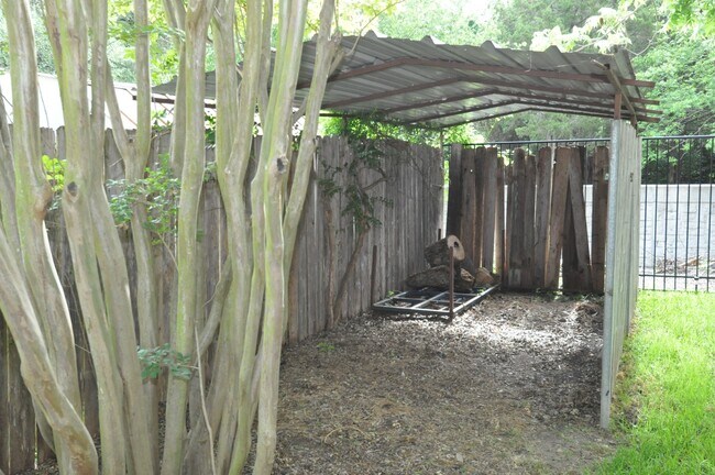 Building Photo - 13405 Saddlebrook Trail