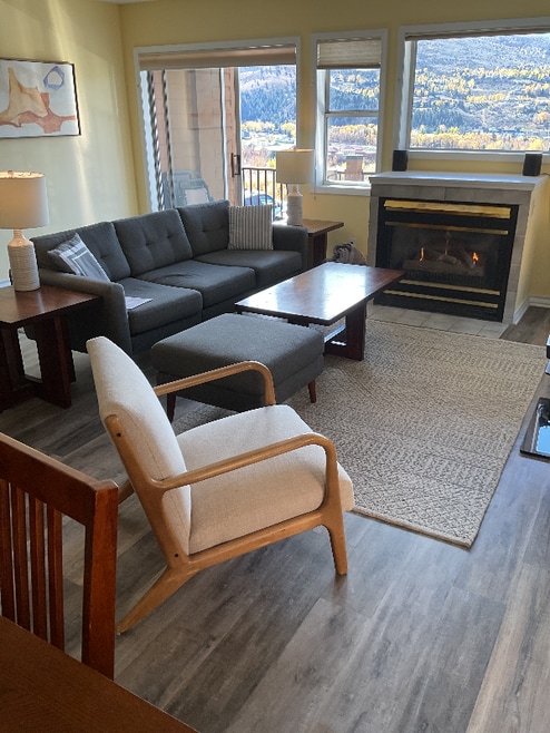 Building Photo - 460 Moonridge Dr