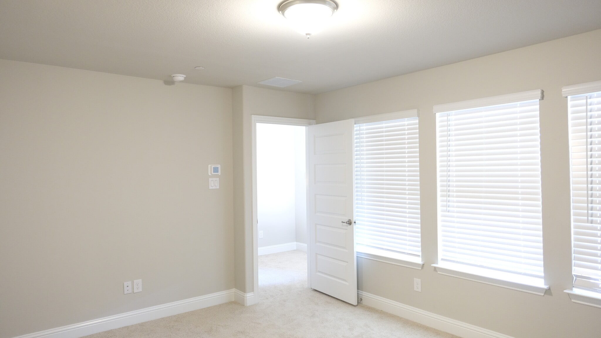 Building Photo - 332 Blackthorne Dr