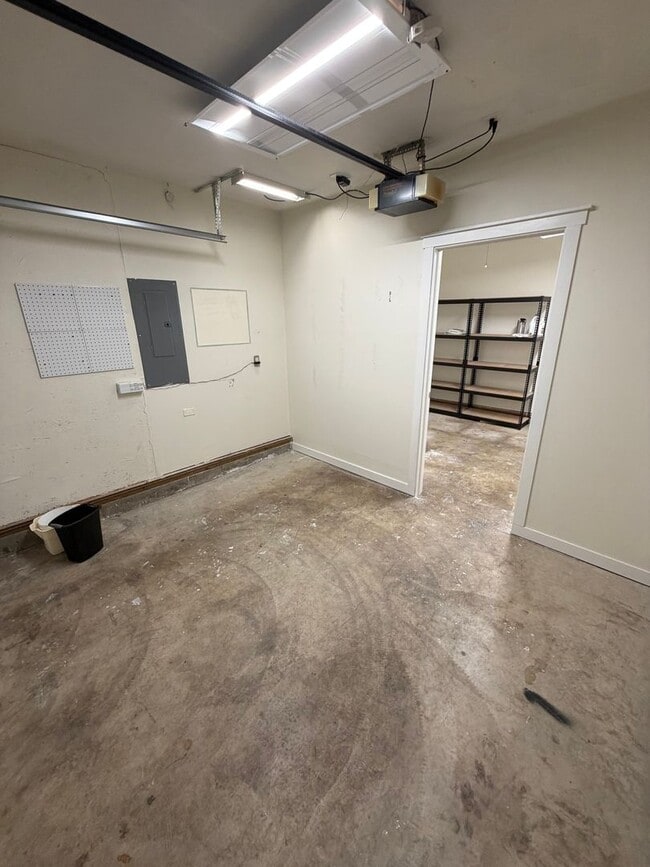 Building Photo - Cozy Two Bedroom Home Tucked Away in Newberg