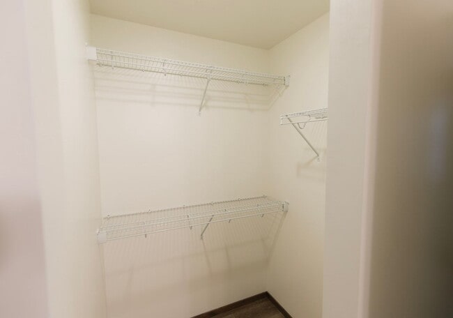 Building Photo - Newer 2 Bedroom 2 1/2 bathroom Hayden Town...