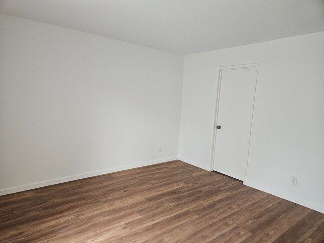 Building Photo - Renovated 2/2 Condo - Cupertino Schools - 2 Car Garage!