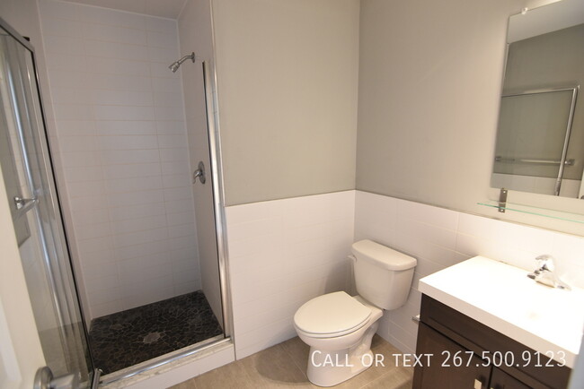 Building Photo - Cozy studio close to school. Utilities Inc...