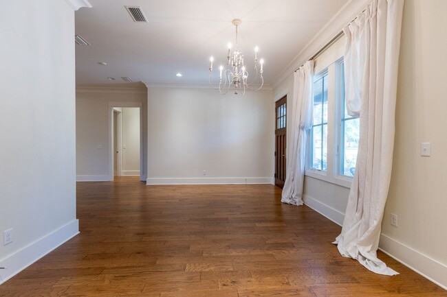 Building Photo - 4 Bedrooms, 3 bathrooms located in Fairhope!