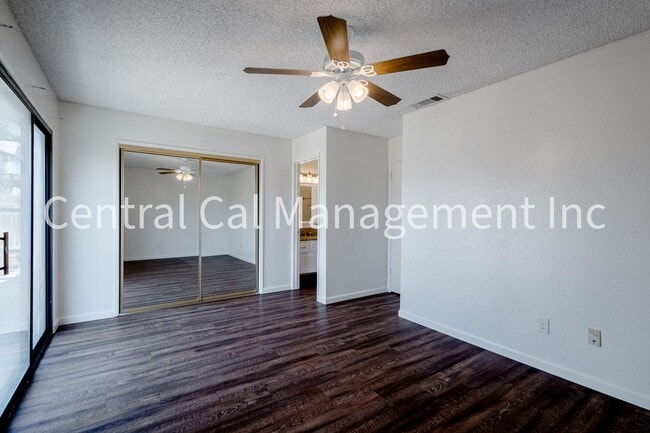 Building Photo - 3 Bedroom/2 Bath Home in the Southwest - $2295 Per Month!