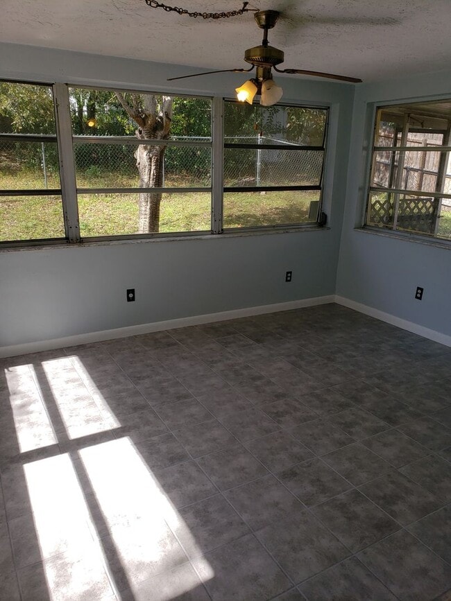 Building Photo - 2/1.5 in Beverly Hills!!!