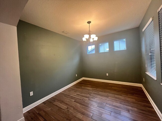 Building Photo - 4/3/2 HOME IN EDINA GARDEN OF EDEN