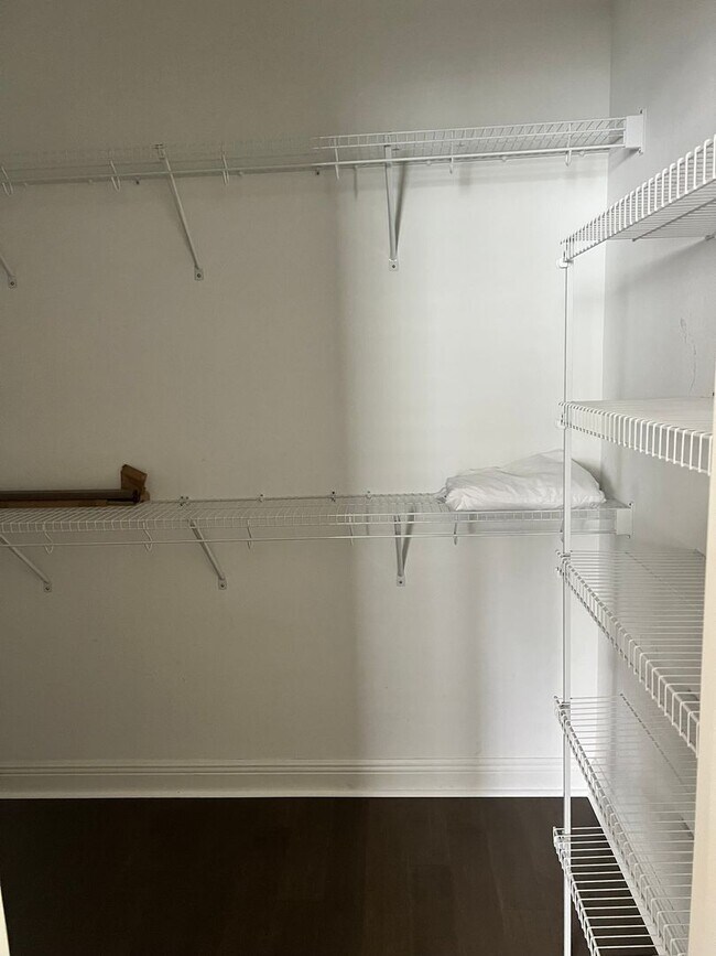 Building Photo - 115 N Arrawana Ave