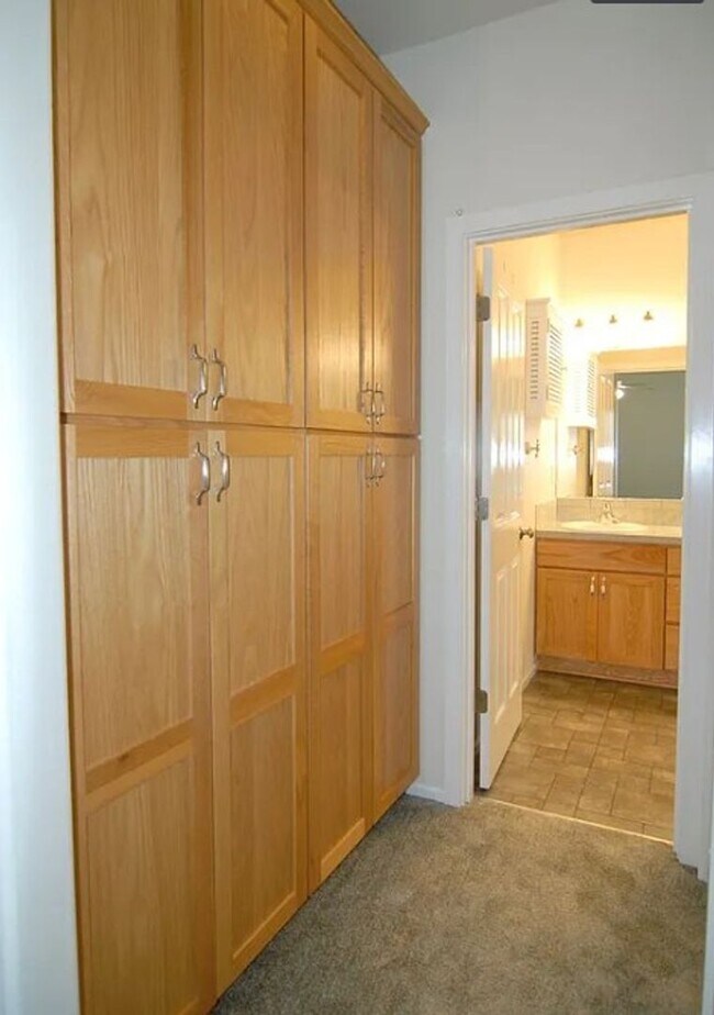 Building Photo - 3 Bedroom Home in North Albany!