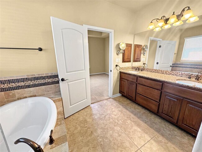 Building Photo - 14312 Senia Bend