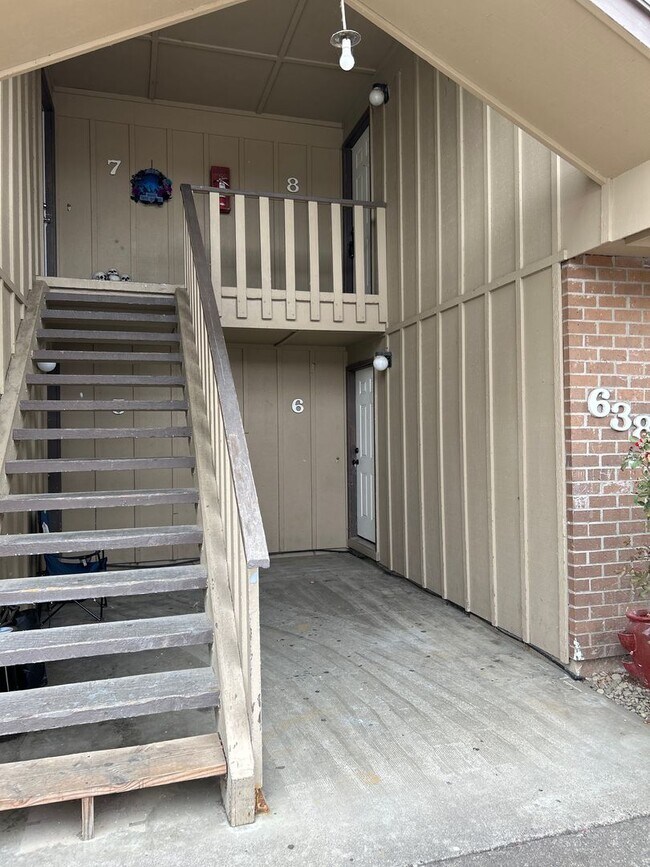 Building Photo - (905) Draper Arms Apartments - 2 Bedroom / 1 Bathroom (UPDATED)
