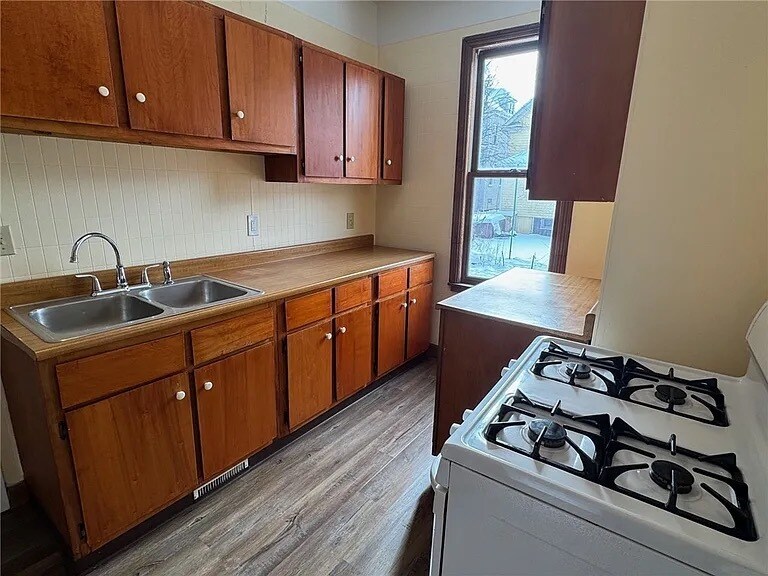 Building Photo - 227 Amy Ave