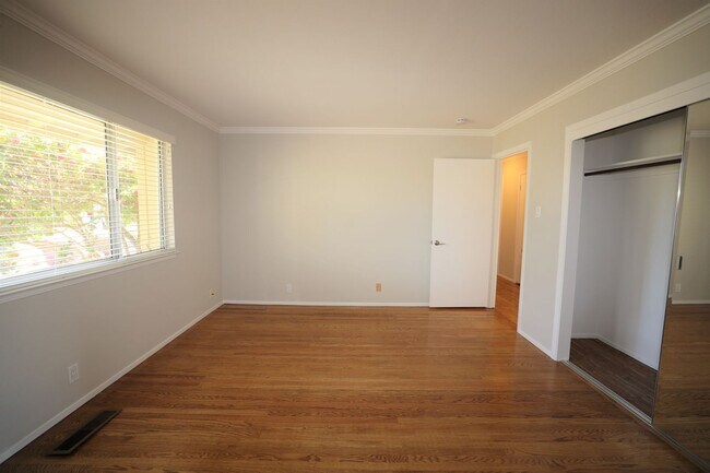 Building Photo - 25 Genevra Rd
