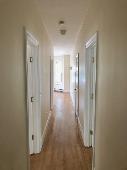 Building Photo - 14 Schiller St