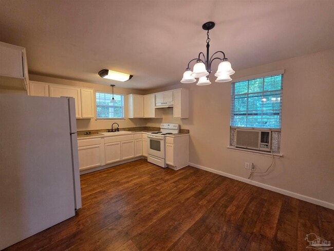 Building Photo - 5142 Regalo Dr