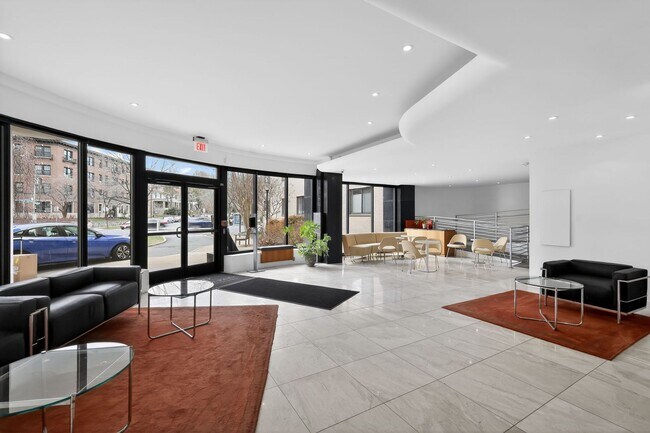 Building Photo - Sunlit Studio Steps from Cleveland Park Metro