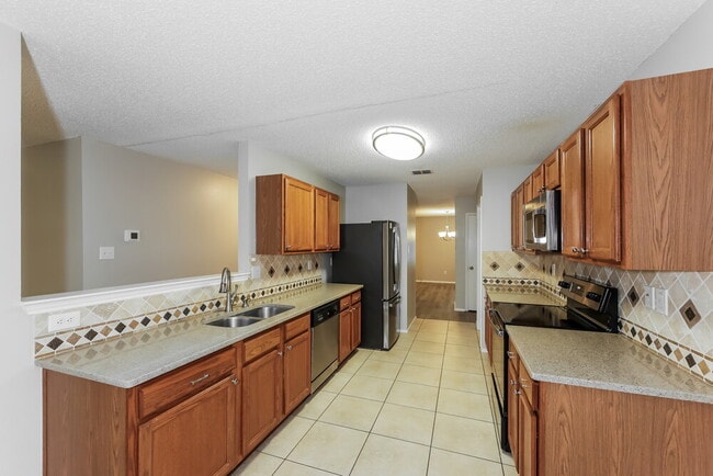 Building Photo - 1625 Creekridge Ct