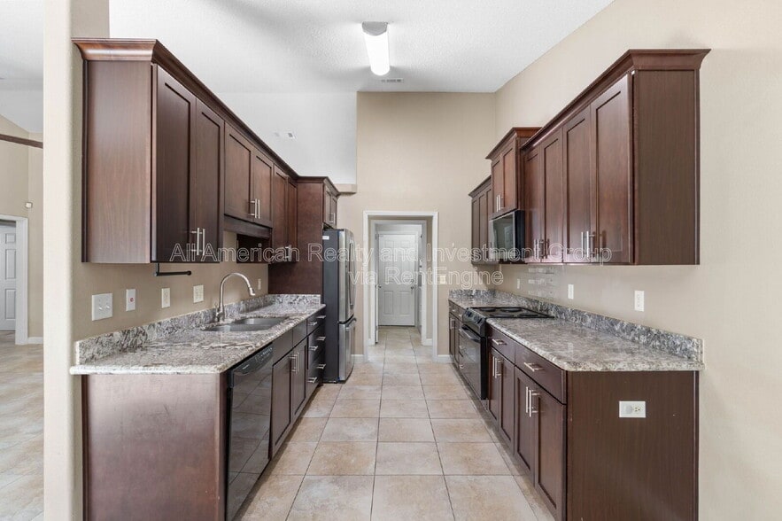 Building Photo - 7968 Lola Cir