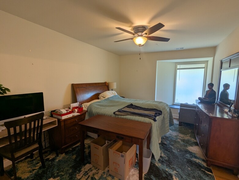 Master Bedroom - 225 W Pastorius St