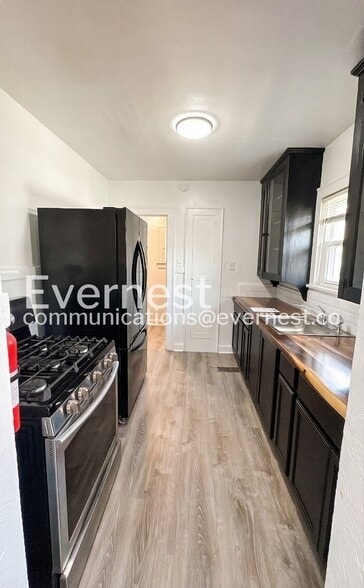 Building Photo - 2242 E 70th St