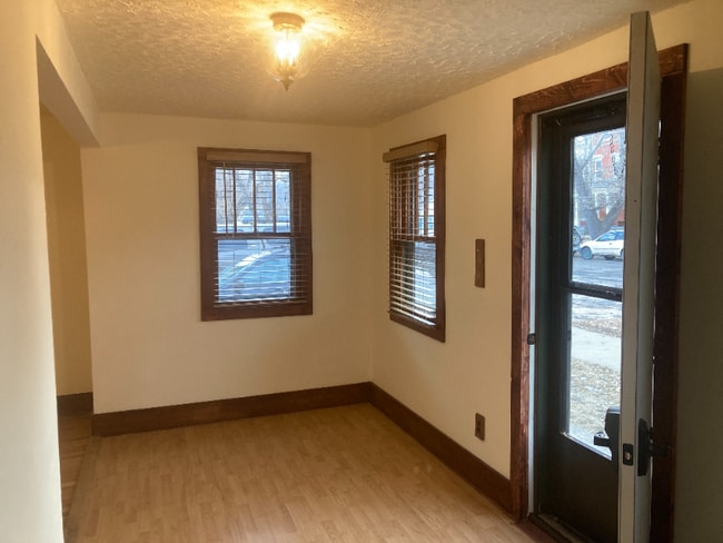 Building Photo - 320 N 3rd St