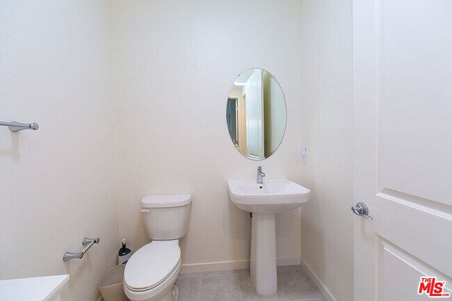 Building Photo - 10922 Mesa Ct