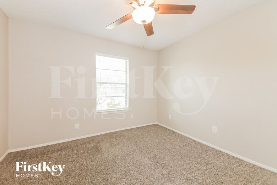 Building Photo - 8902 Deerwood Dr