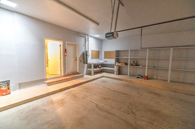 Building Photo - Single Story Foothills Home!