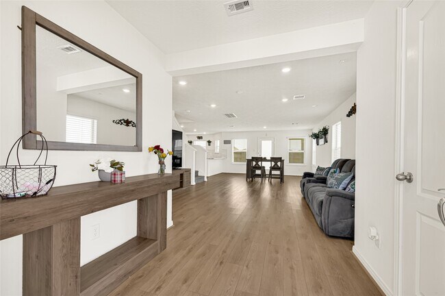 Building Photo - 5510 Blackbird Ln