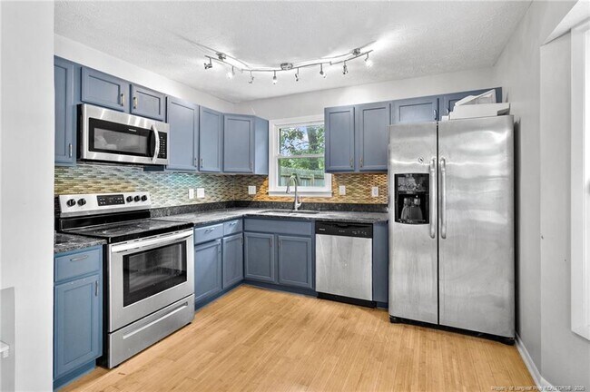 Building Photo - 904 Dandridge Dr