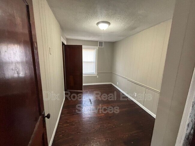 Building Photo - 63 Hallwood Ave