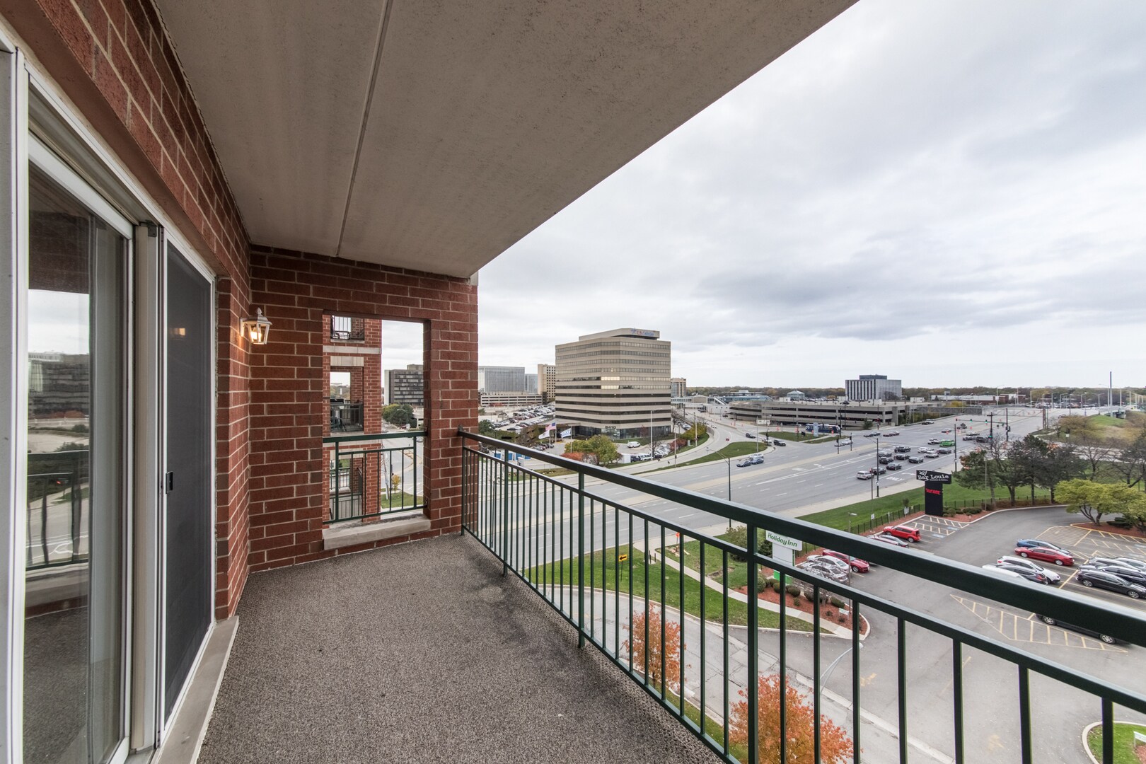 Balcony - 5555 N Cumberland Ave
