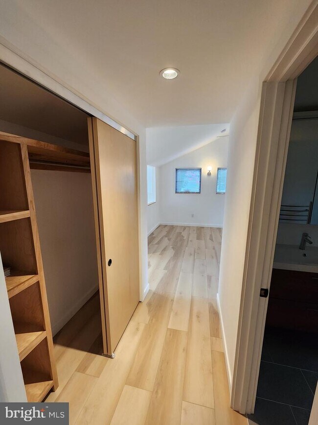 Building Photo - 1048 Prospect St